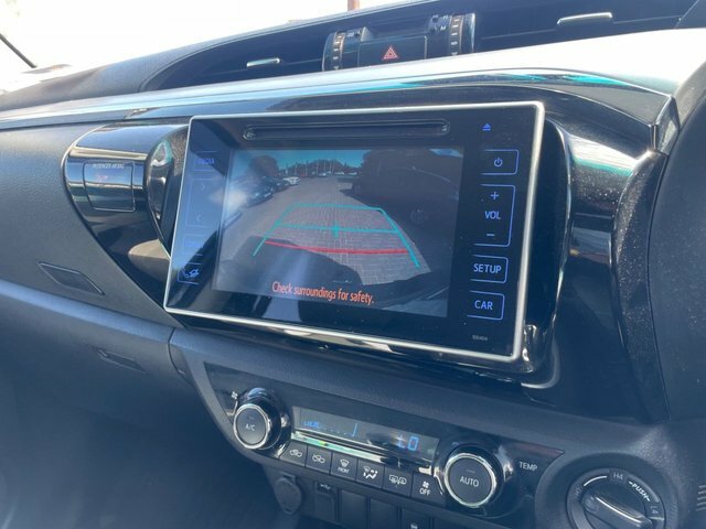 Toyota HILUX Active Dcab Pick Up 2.4 D-4d Silver #15