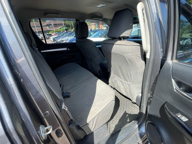 Toyota HILUX Active Dcab Pick Up 2.4 D-4d Silver #17