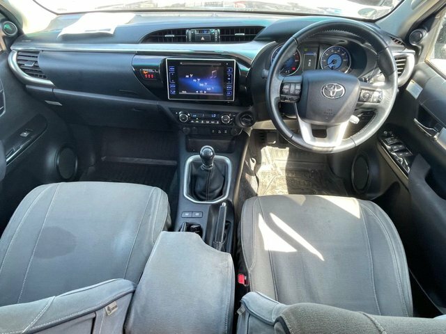 Toyota HILUX Active Dcab Pick Up 2.4 D-4d Silver #2