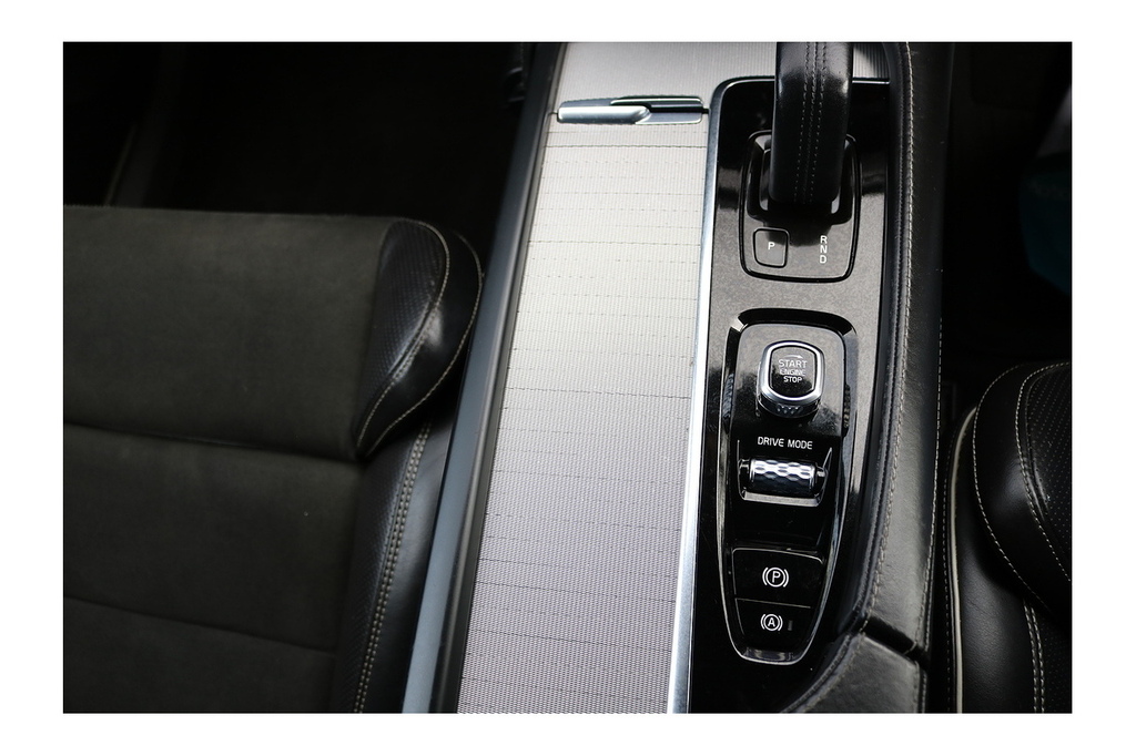 Volvo XC90 R-design T8 Awd 390 Hp Grey #17