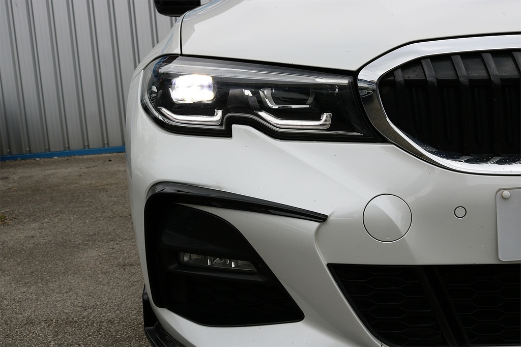 BMW 3 Series 330E M Sport White #5