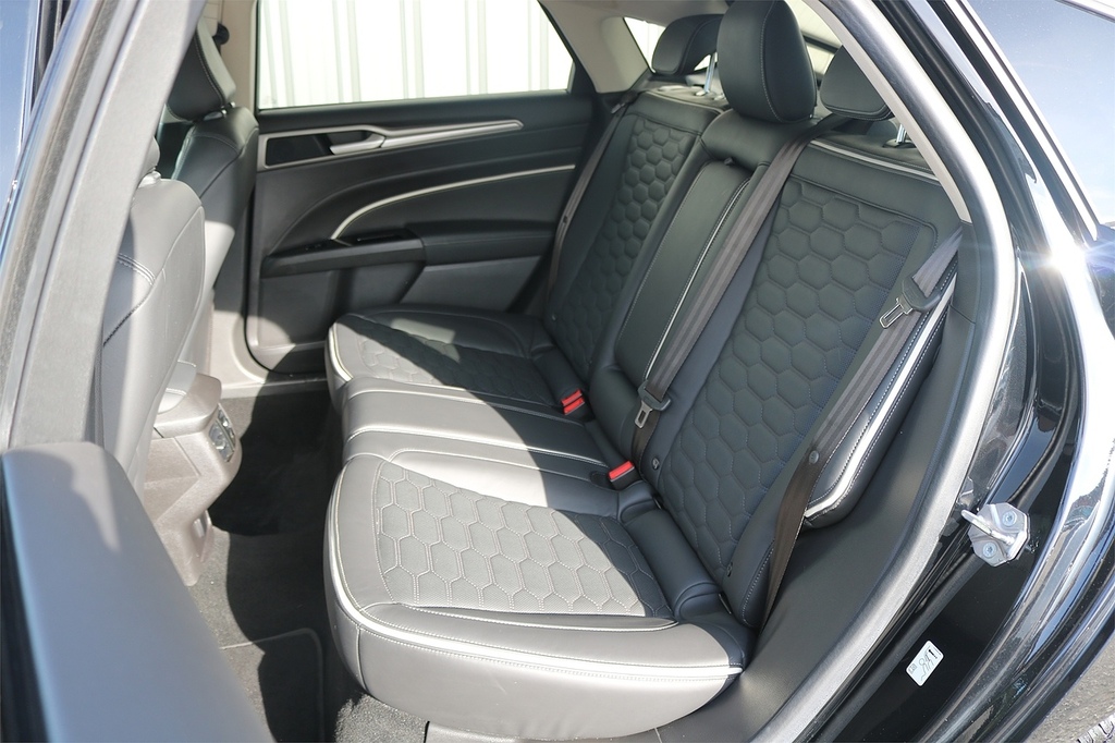 Ford Mondeo Tdci Vignale Black #6