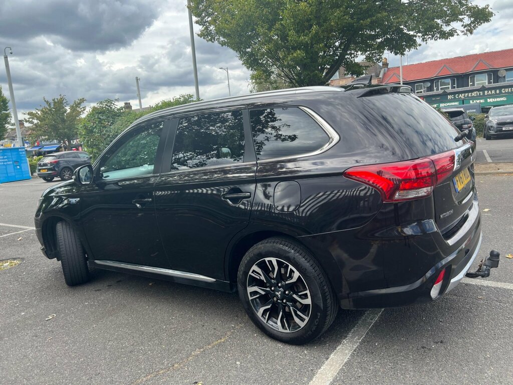 Mitsubishi Outlander 2.0H 12Kwh 4H Cvt 4Wd Euro 6 Ss Black #4
