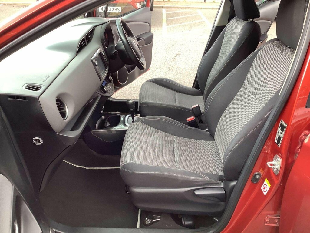 Toyota Yaris 1.5 Vvt-h Sport E-cvt Euro 6 Red #4