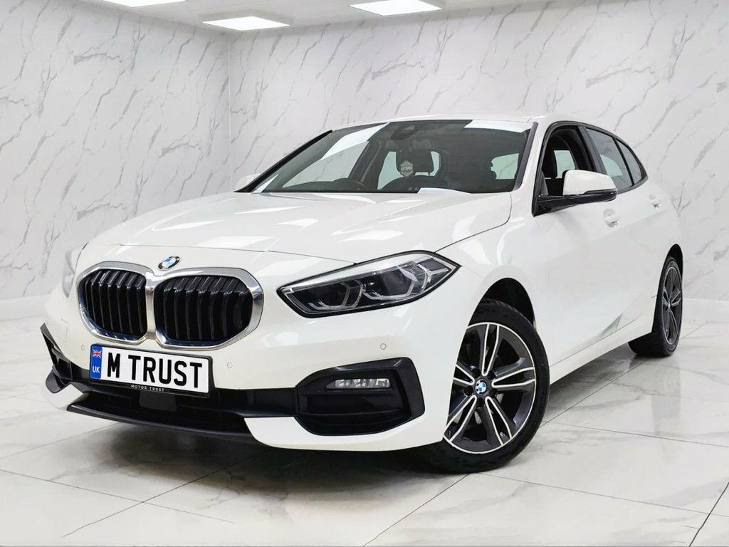 BMW 1 Series 1.5L Sport YE21LTV White