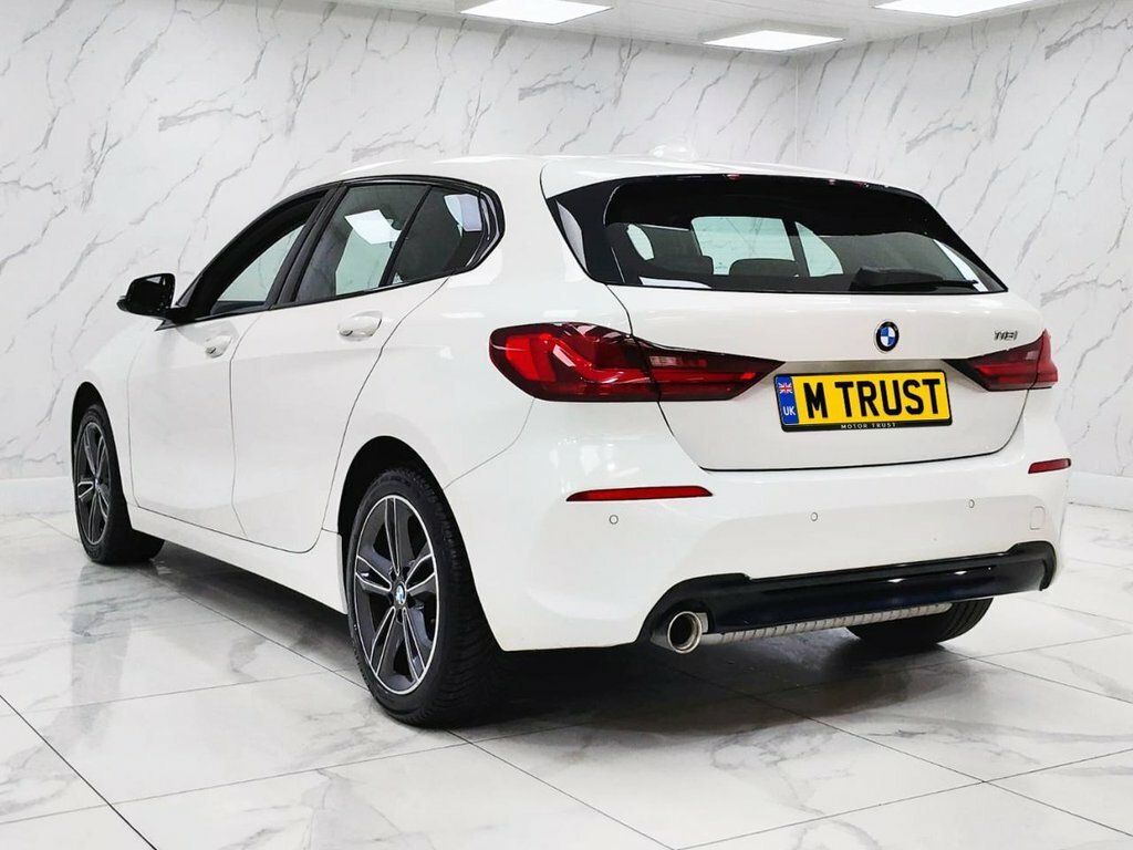 BMW 1 Series 1.5L Sport YE21LTV White #6