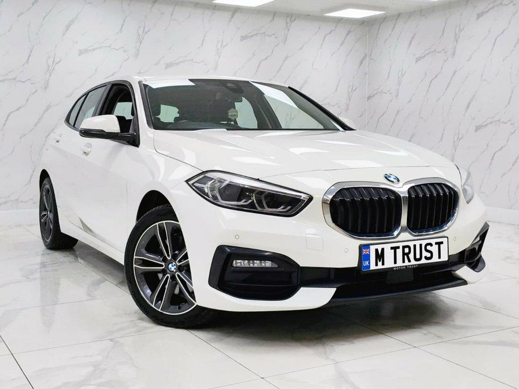 BMW 1 Series 1.5L Sport YE21LTV White #4