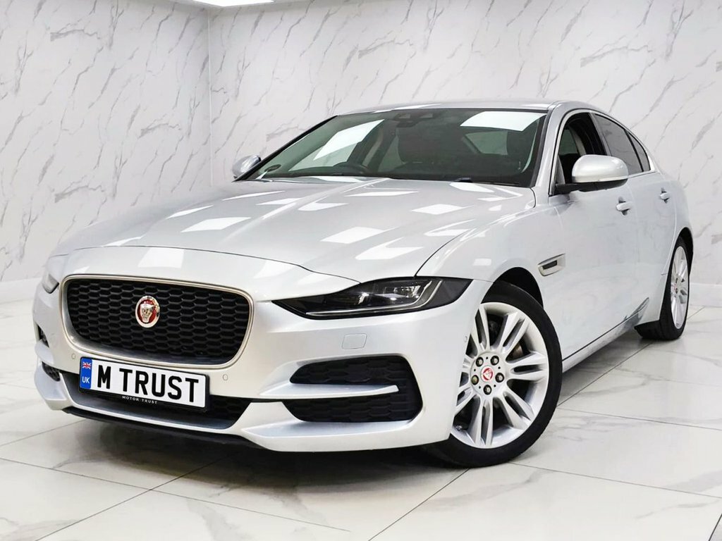 Jaguar XE 2L Se Silver #2