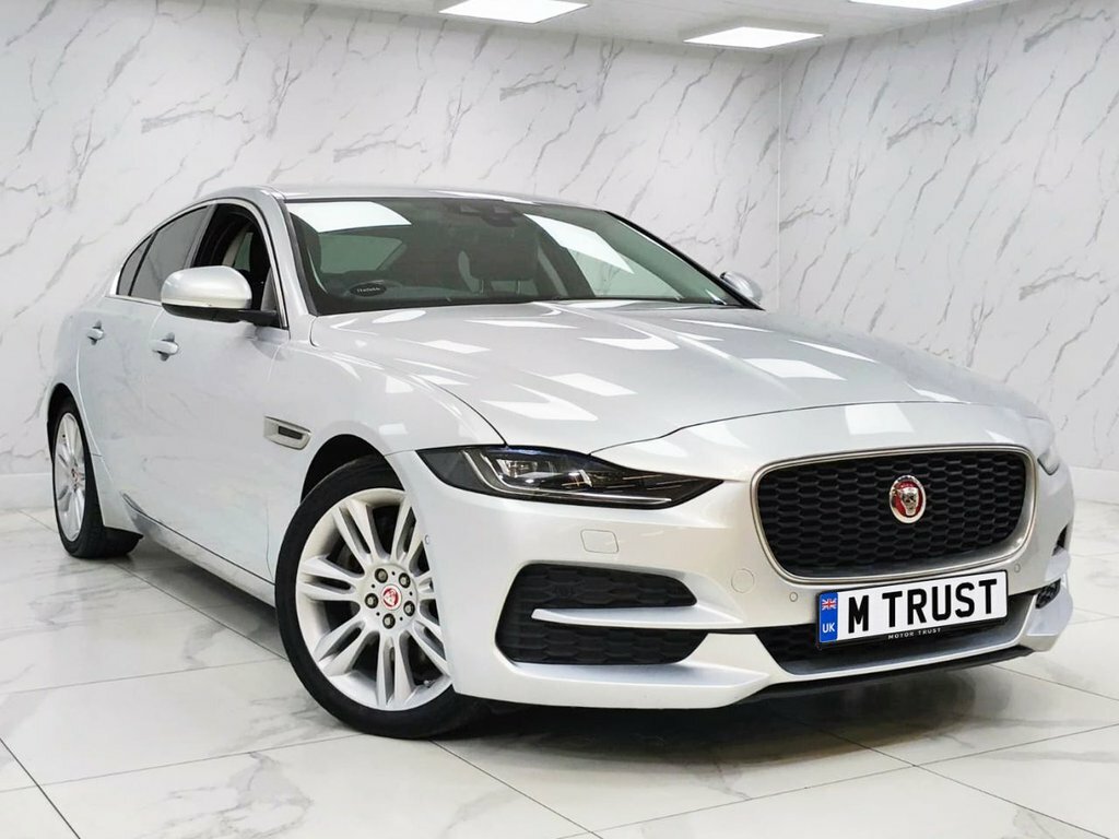Jaguar XE 2L Se Silver #5