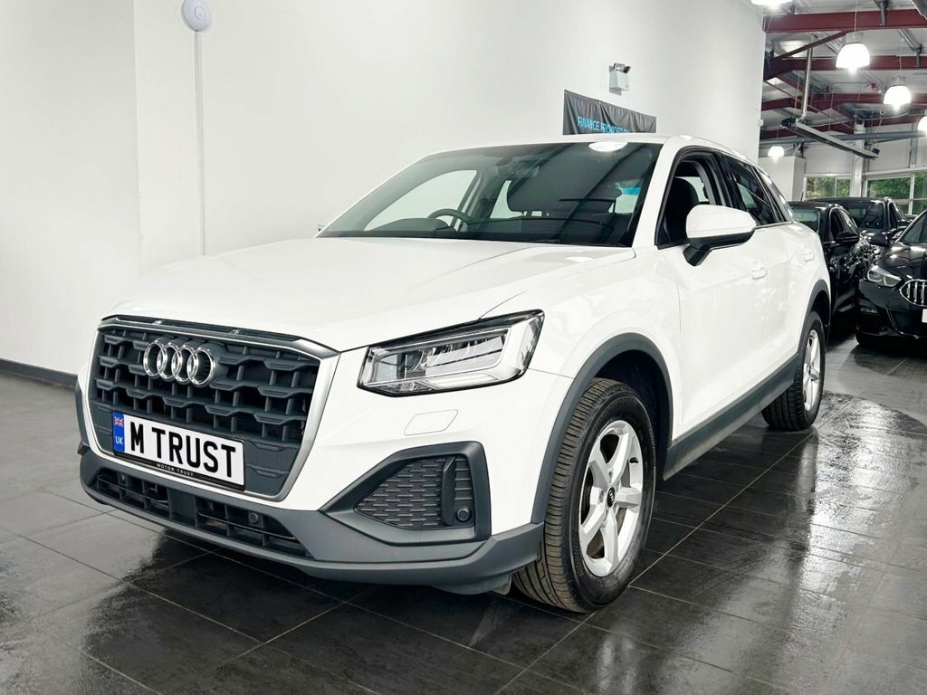 Audi Q2 1L Technik AE71UZW White #4