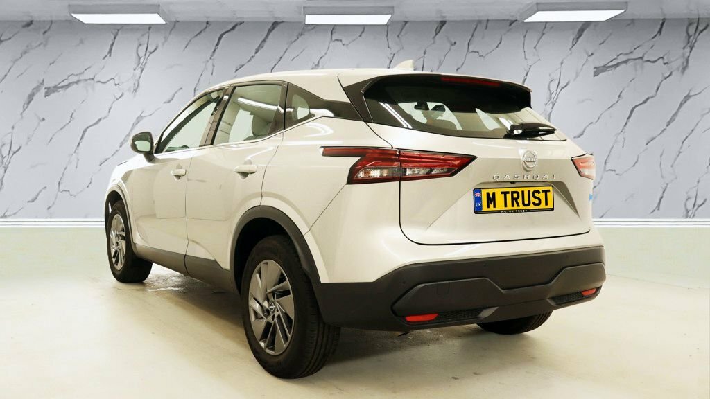 Nissan Qashqai 1.3L Acenta Premium Silver #3