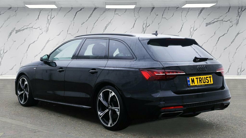 Audi A4 Avant 2L Black Edition Black #3