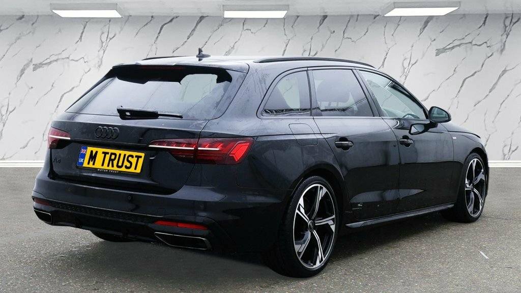 Audi A4 Avant 2L Black Edition Black #4