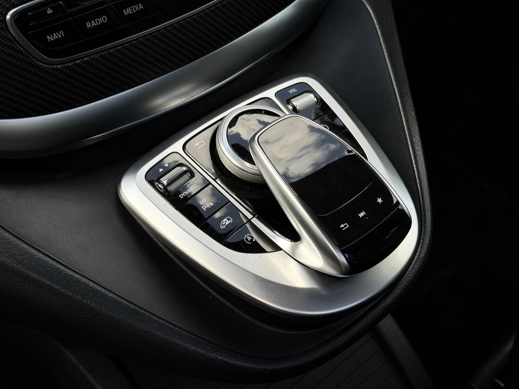 Mercedes-Benz V Class V 220 D Sport Black #25