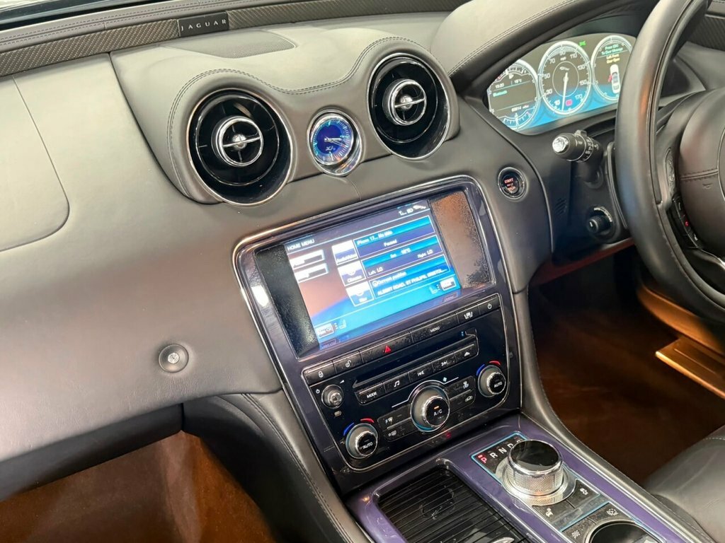 Jaguar XJ 3.0 D V6 Premium Luxury Swb 275 Bhp Silver #44