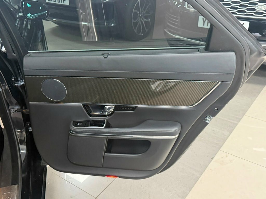 Jaguar XJ 3.0 D V6 Premium Luxury Swb 275 Bhp Silver #36
