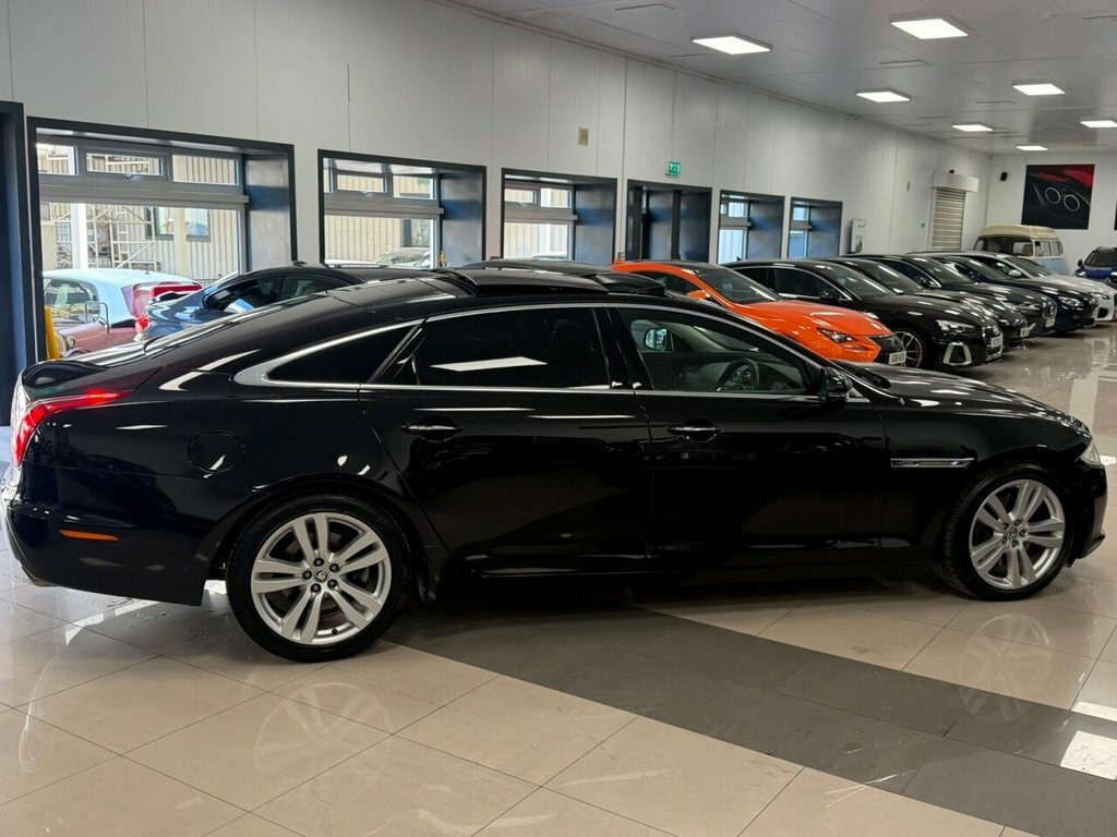 Jaguar XJ 3L Premium Luxury Black #2