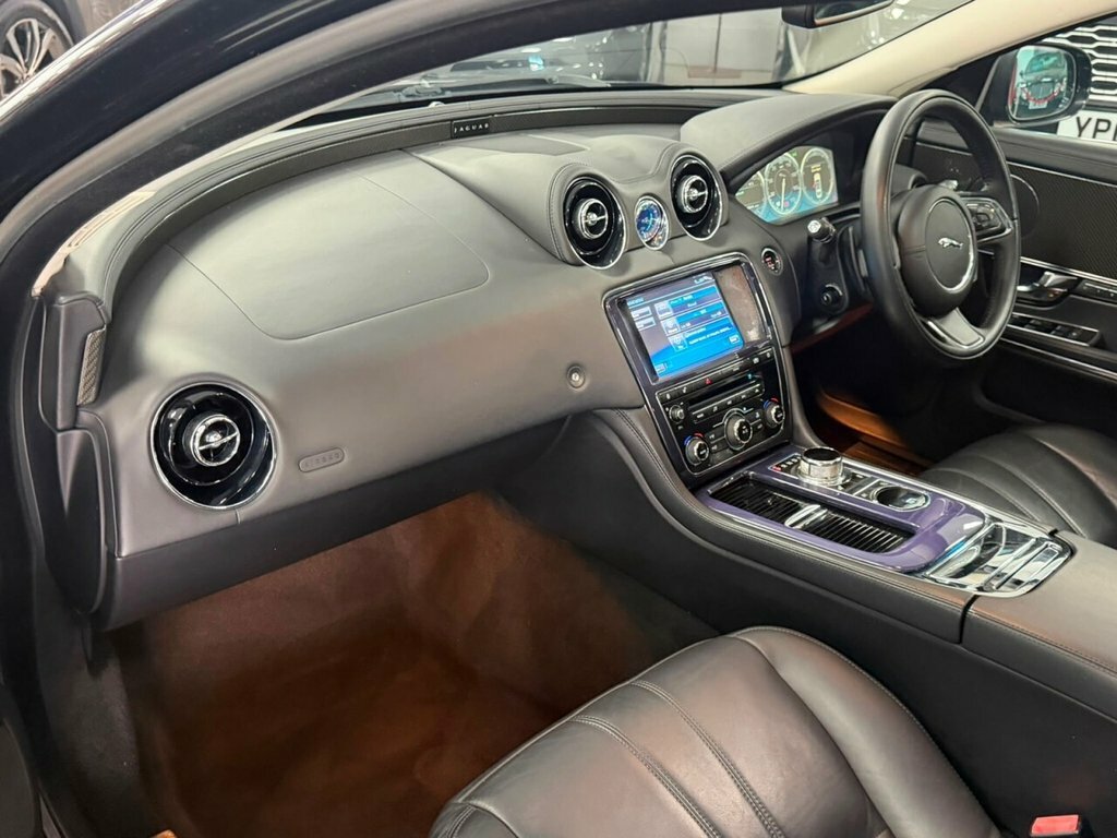Jaguar XJ 3.0 D V6 Premium Luxury Swb 275 Bhp Silver #43