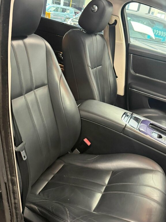 Jaguar XJ 3.0 D V6 Premium Luxury Swb 275 Bhp Silver #23