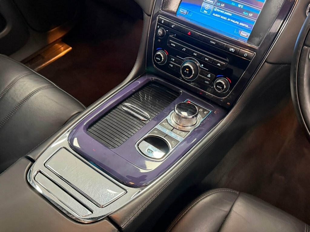 Jaguar XJ 3.0 D V6 Premium Luxury Swb 275 Bhp Silver #33