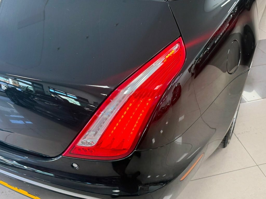 Jaguar XJ 3L Premium Luxury Black #4