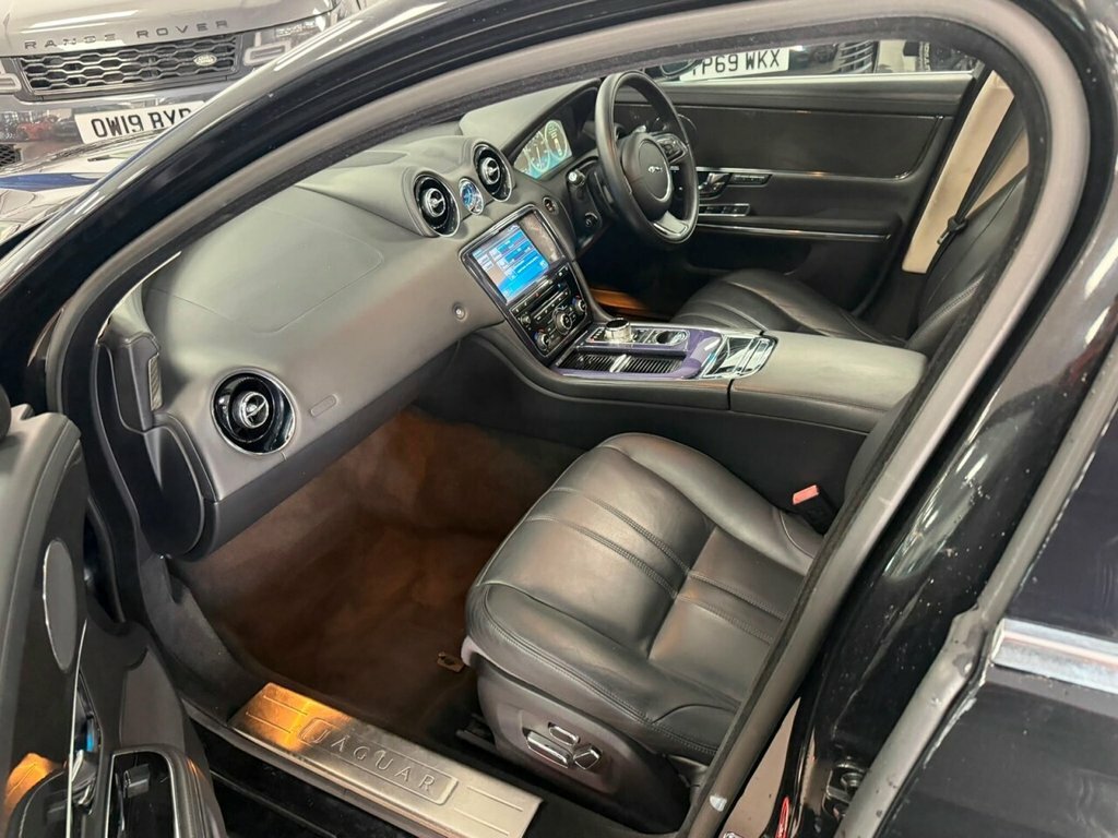 Jaguar XJ 3.0 D V6 Premium Luxury Swb 275 Bhp Silver #42