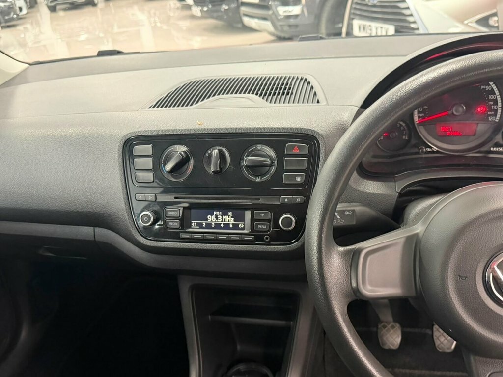 Volkswagen Up 1.0 Groove Up Hatchback Euro 5 White #25
