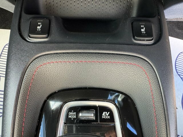 Toyota Corolla 1.8 Vvt-i Hybrid Icon Tech Cvt Black #32