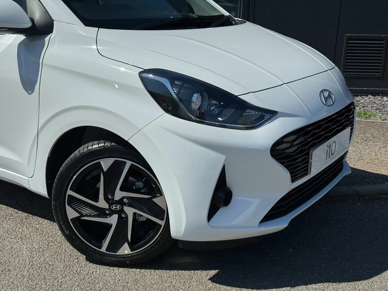 Hyundai I10 1.0 63 Premium Nav KV25WNZ White #2