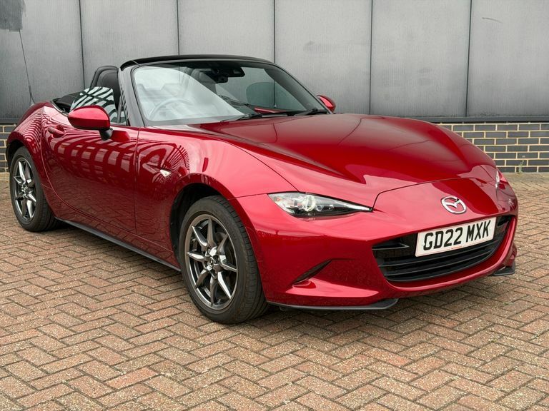 Mazda MX-5 1.5 132 Sport Red
