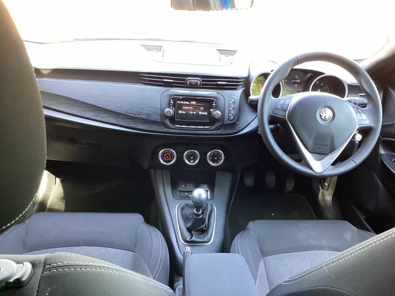 Alfa Romeo Giulietta 2.0 Jtdm-2 Super Hatchback Euro White #40