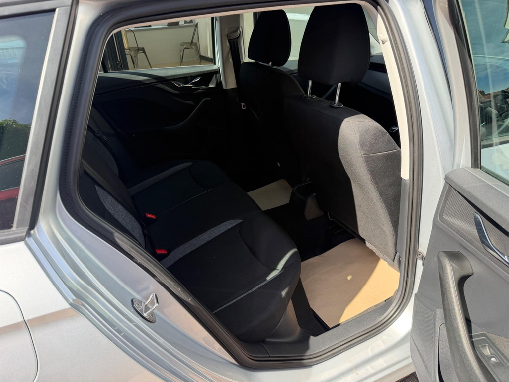 Skoda Kamiq 1.0 Tsi 110 Se Dsg White #9