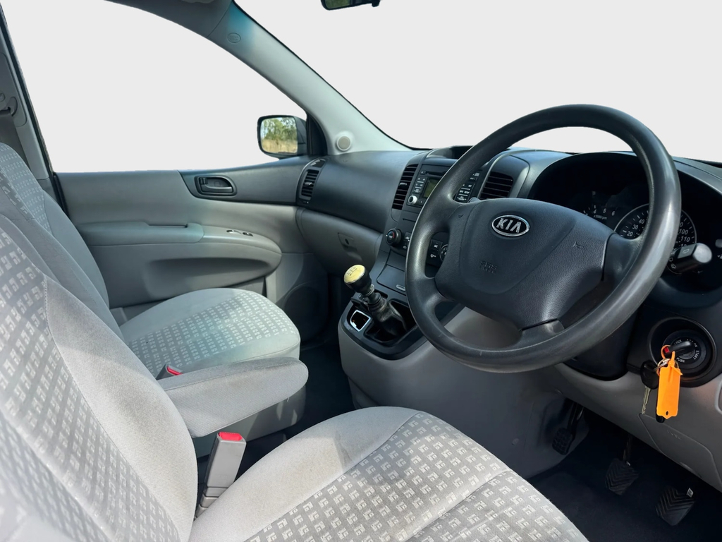 Kia Sedona 1 - 7 Seats - Air Con Black #2