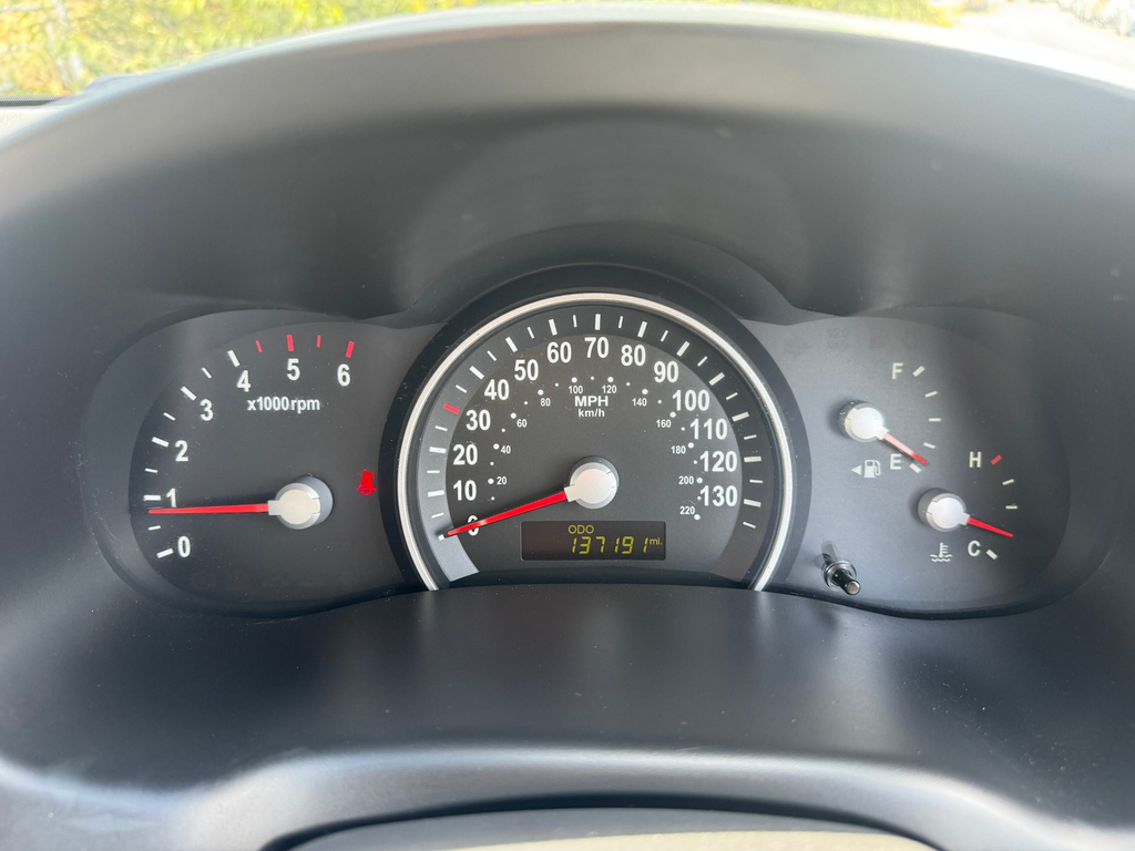 Kia Sedona 1 - 7 Seats - Air Con Black #6