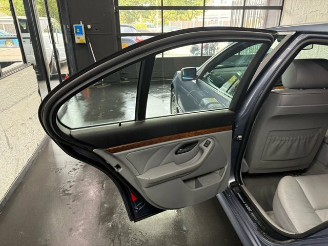 BMW 5 Series Saloon 3.0 530I Se 200151 Silver #28