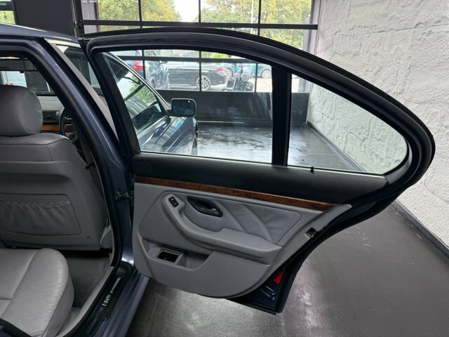 BMW 5 Series Saloon 3.0 530I Se 200151 Silver #26