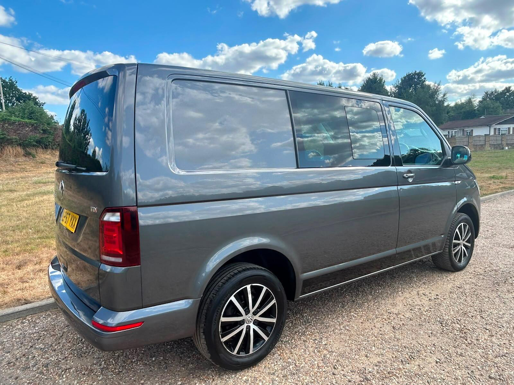 Volkswagen Transporter 2.0 Tdi Bmt 150 Edition Kombi Van Red #8