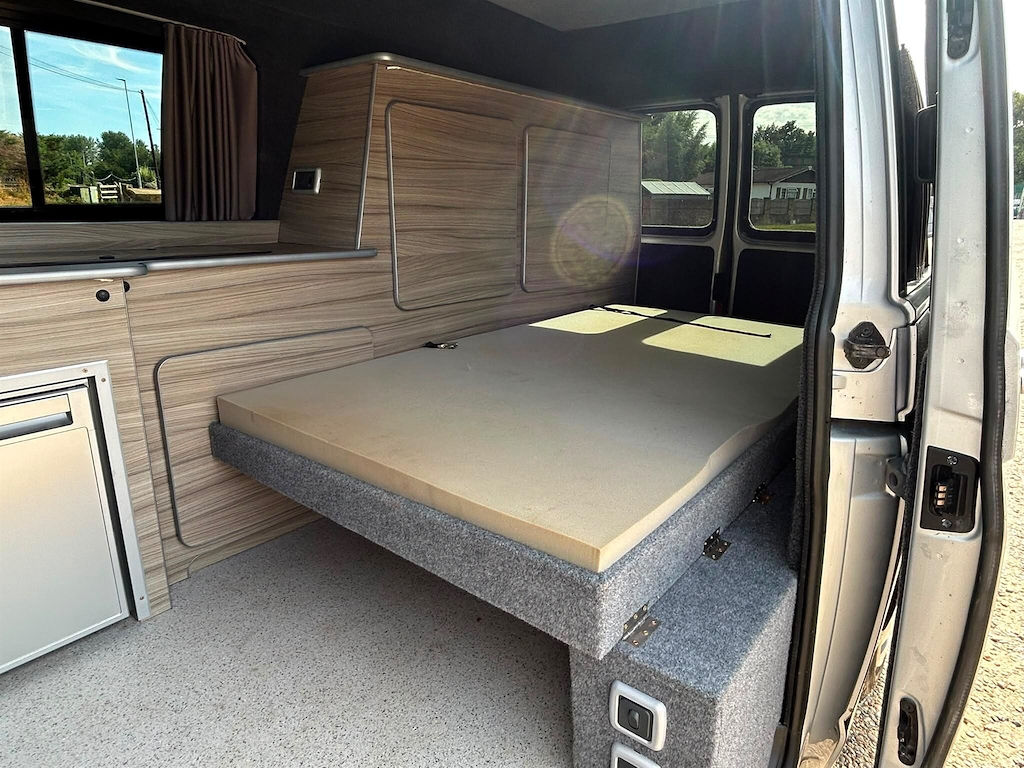 Volkswagen Transporter 2.0 Tdi T30 Bluemotion Tech Highline Crew Van Fwd Brown #7