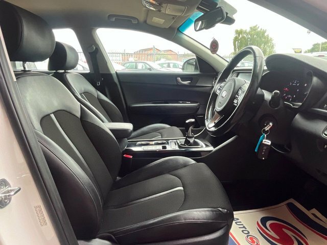 Kia Optima 1.7 Crdi 3 Saloon Euro 6 S S White #4