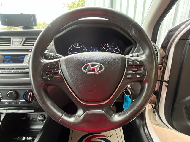 Hyundai I20 1.2 Blue Drive Se Coupe Euro 6 DS66CNC White #5