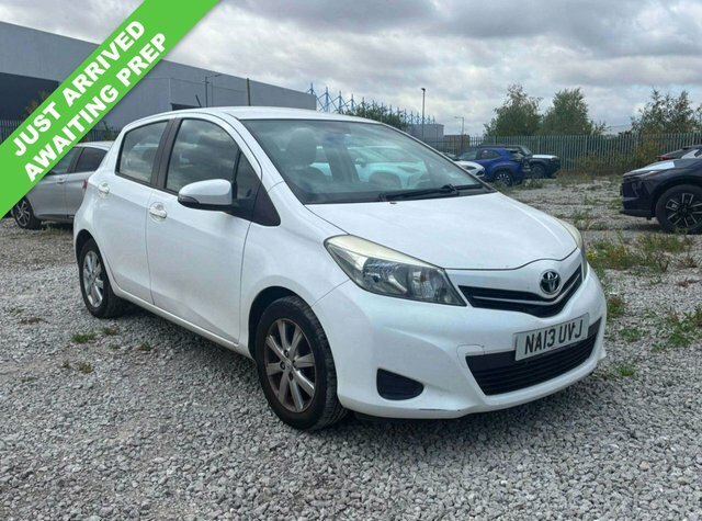 Toyota Yaris Trend White #1
