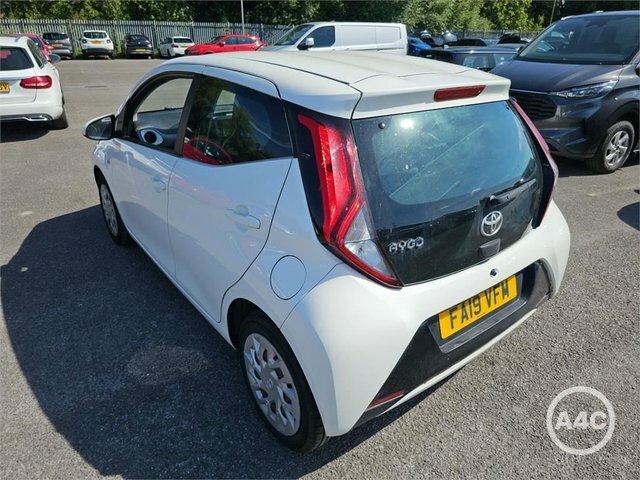 Toyota Aygo 1.0 Vvt-i X-play Hatchback Euro White #2