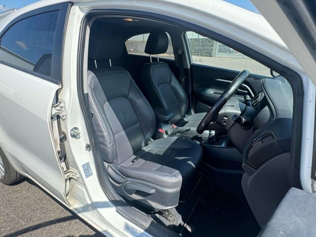 Kia RIO 1.4 Ecodynamics 4 Hatchback Euro BK14FLC White #4