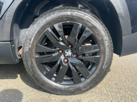 Peugeot 2008 1.2 Puretech Allure Black #5