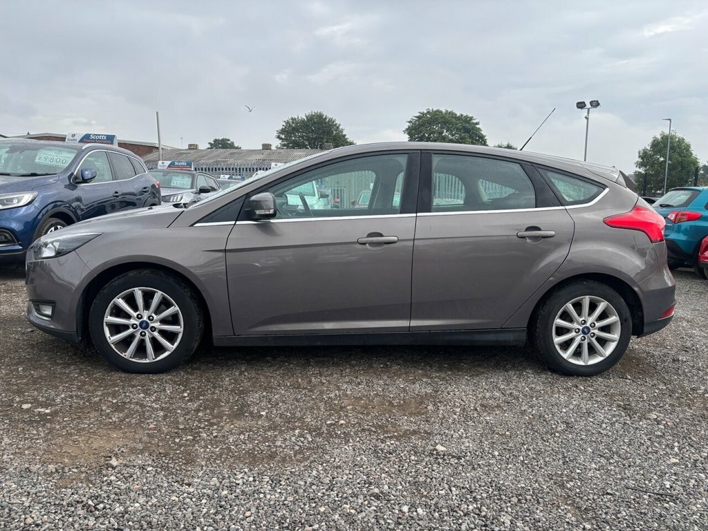 Ford Focus 1.5L Titanium Brown #4