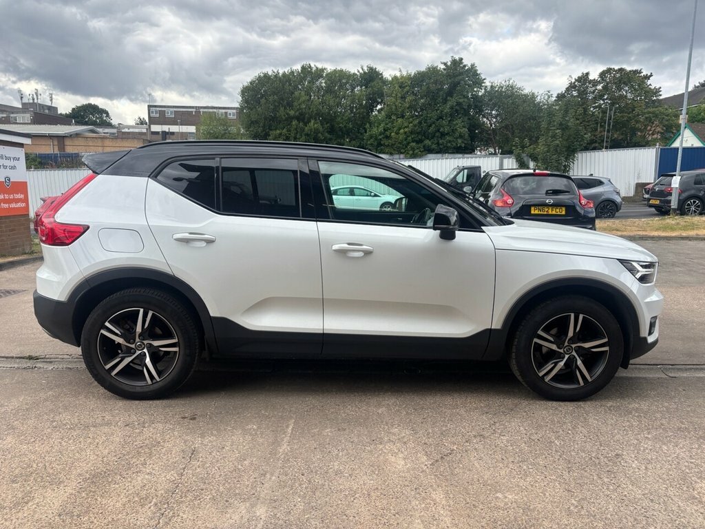 Volvo XC40 1.5 T3 163 Momentum White #8