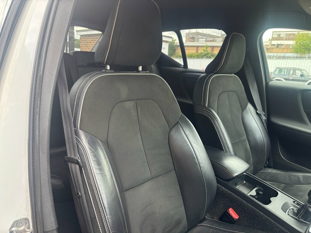 Volvo XC40 1.5 T3 163 Momentum White #11