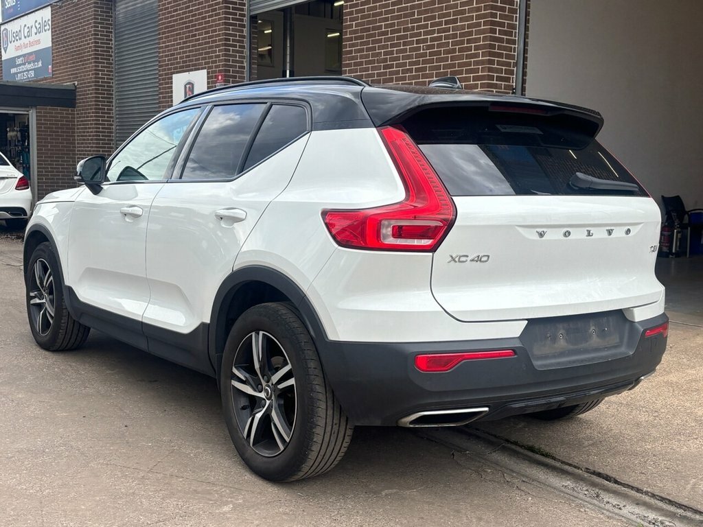Volvo XC40 1.5L R-design White #5