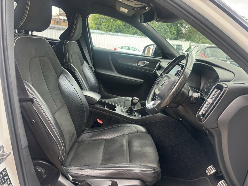 Volvo XC40 1.5 T3 163 Momentum White #10