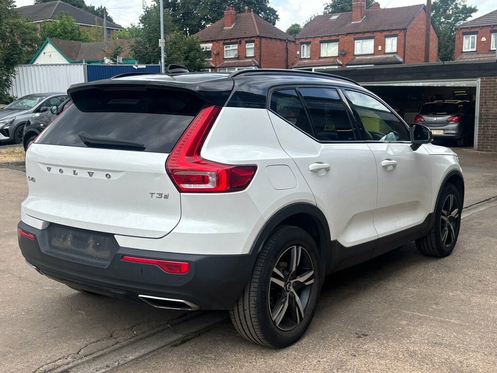Volvo XC40 1.5 T3 163 Momentum White #7